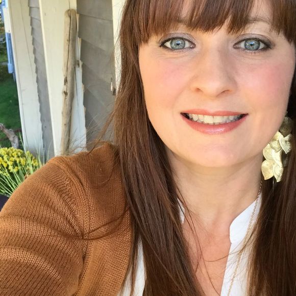 Meet your Posher, Julie - Picture 1 of 1